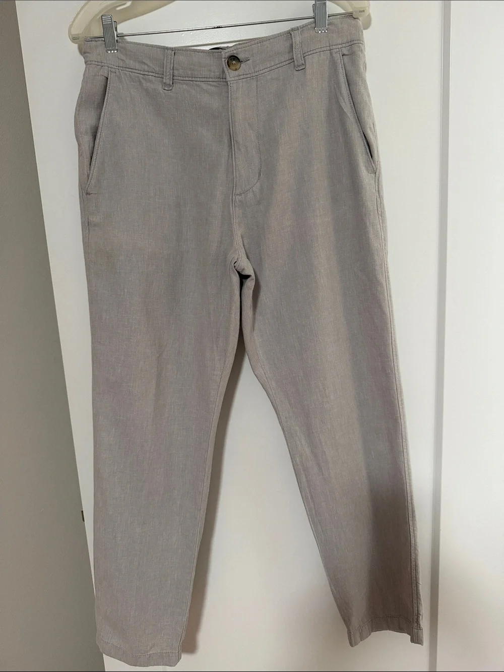 Hollister Men's Linen Chinos in Light Gray